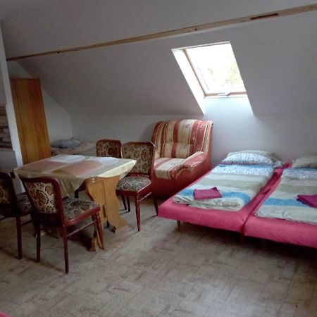 Apartman Police Nad Metuji Apartment ภายนอก รูปภาพ