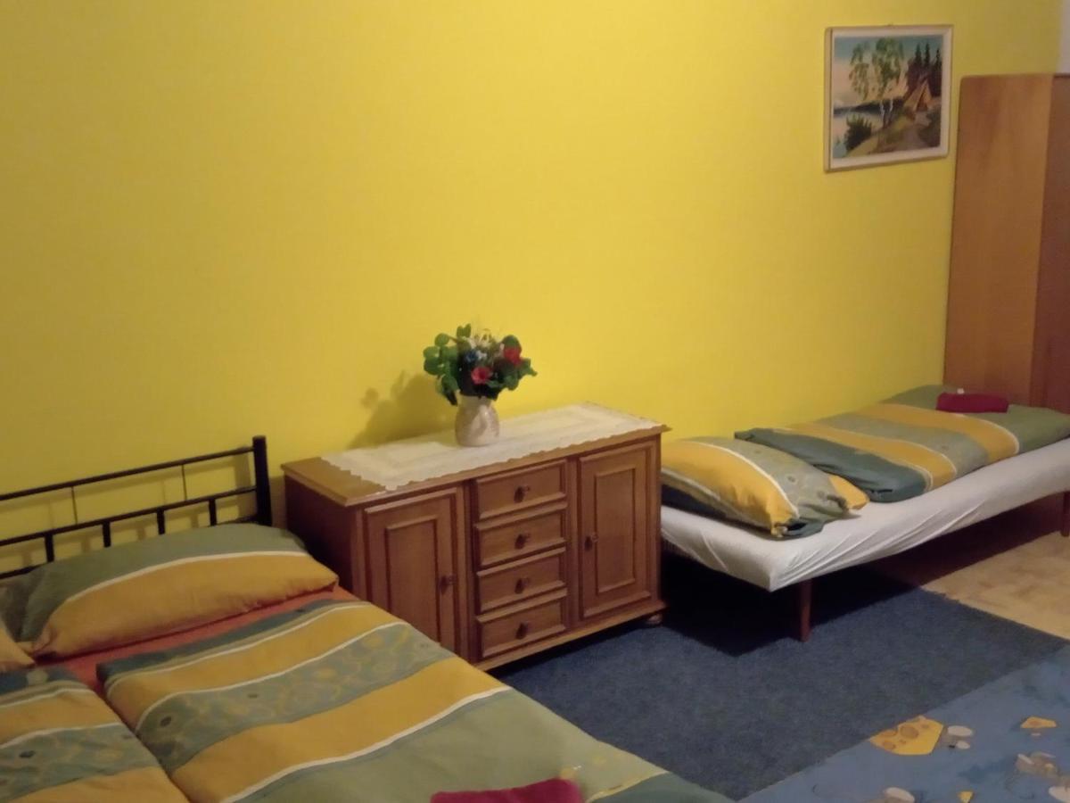 Apartman Police Nad Metuji Apartment ภายนอก รูปภาพ